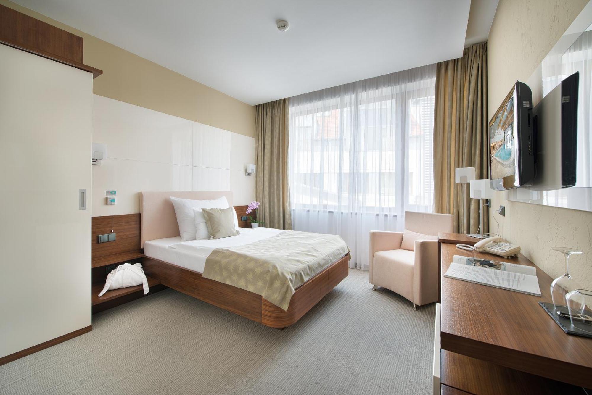 Wellness Hotel Diamant Hluboka nad Vltavou Luaran gambar