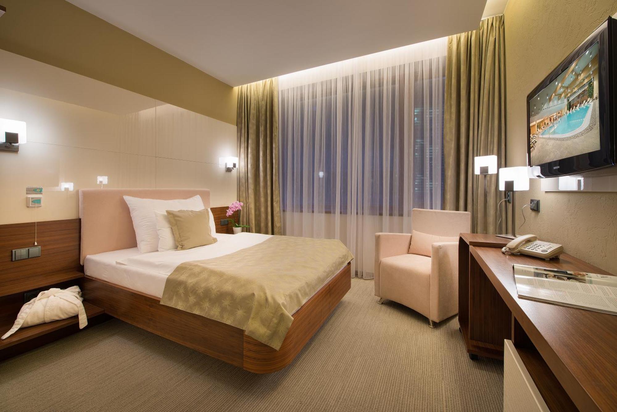 Wellness Hotel Diamant Hluboka nad Vltavou Luaran gambar