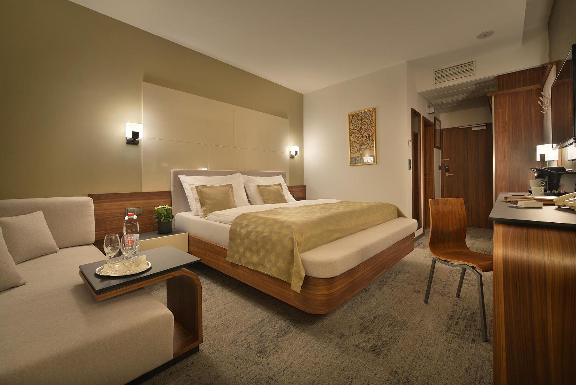 Wellness Hotel Diamant Hluboka nad Vltavou Luaran gambar