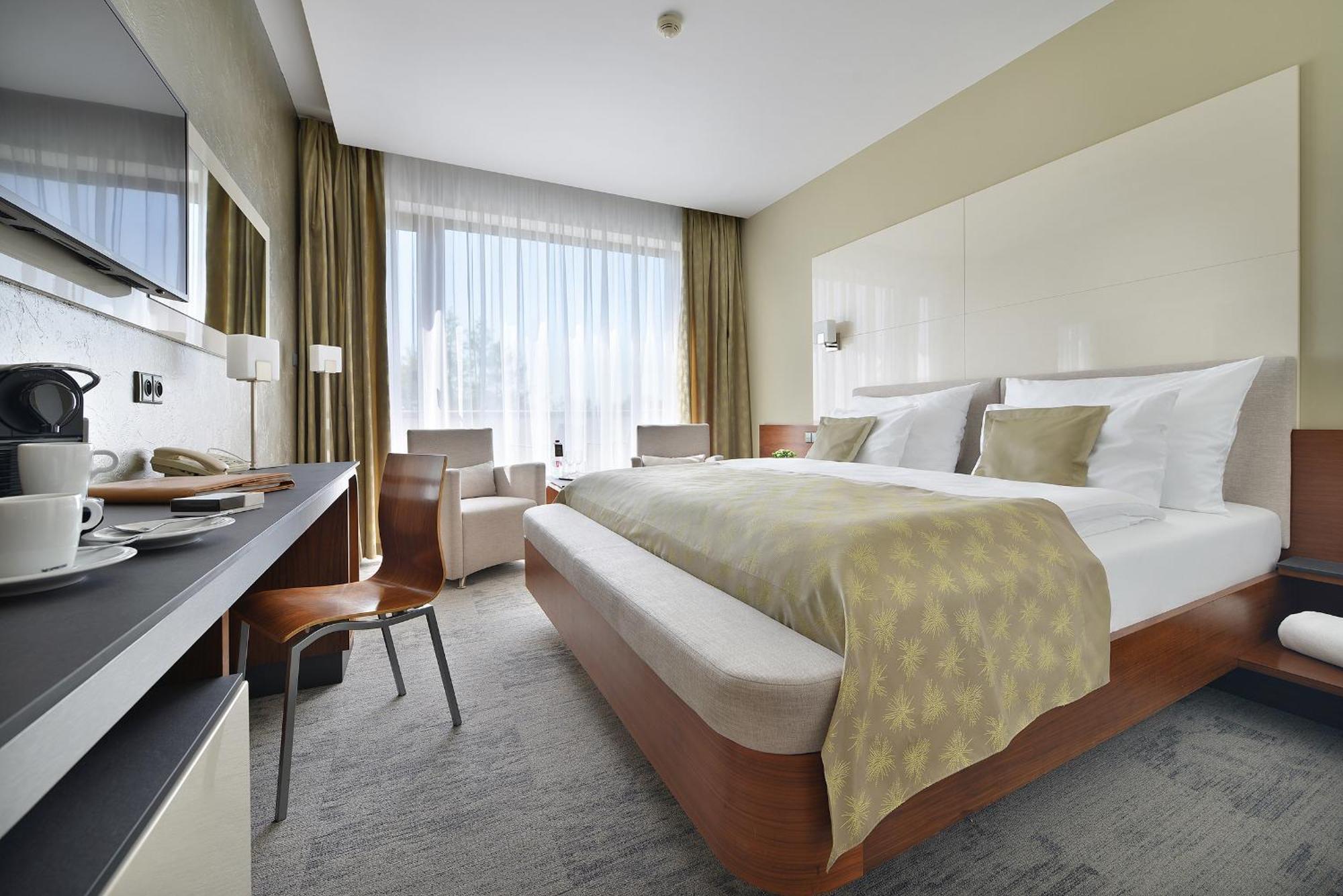 Wellness Hotel Diamant Hluboka nad Vltavou Luaran gambar