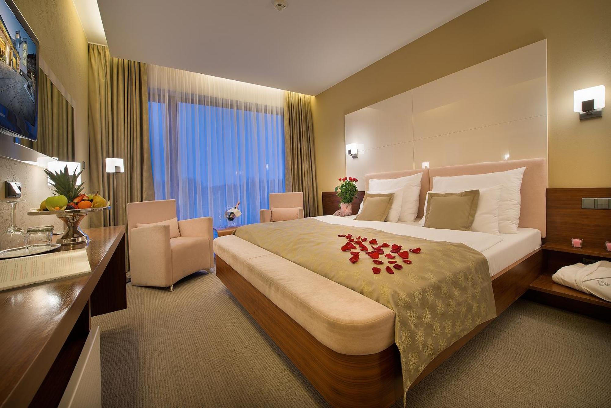 Wellness Hotel Diamant Hluboka nad Vltavou Luaran gambar