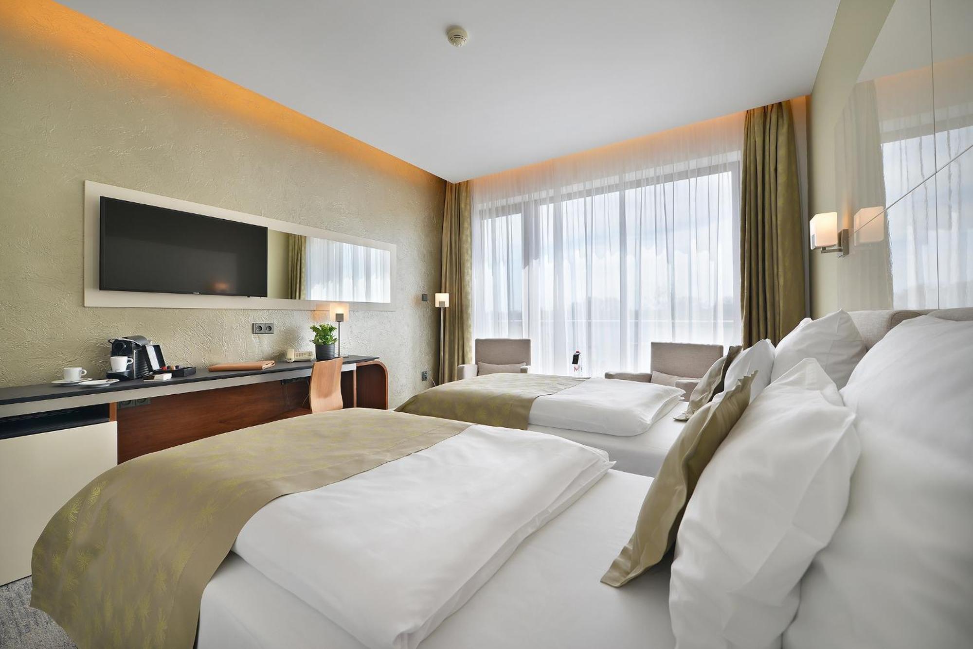 Wellness Hotel Diamant Hluboka nad Vltavou Luaran gambar