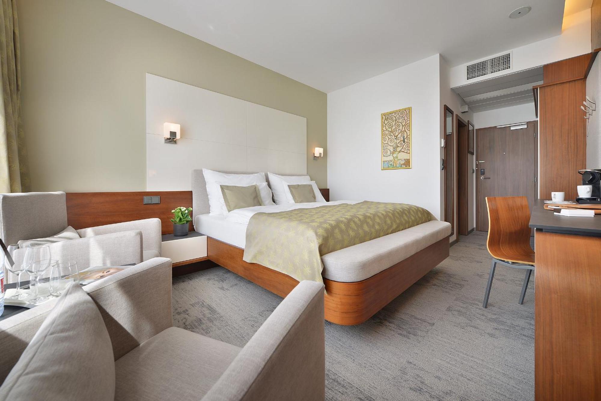 Wellness Hotel Diamant Hluboka nad Vltavou Luaran gambar