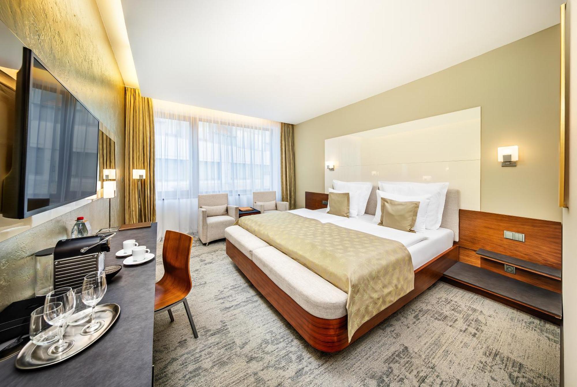 Wellness Hotel Diamant Hluboka nad Vltavou Luaran gambar
