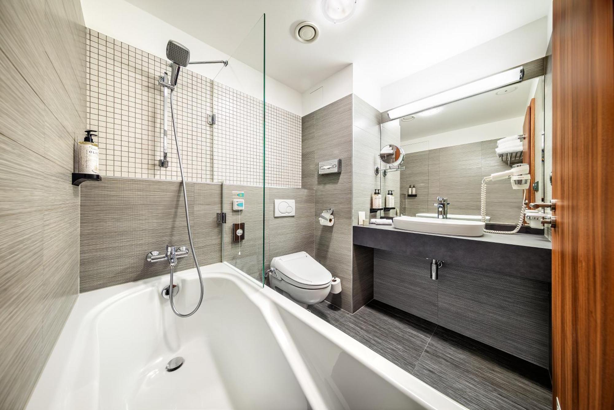 Wellness Hotel Diamant Hluboka nad Vltavou Luaran gambar