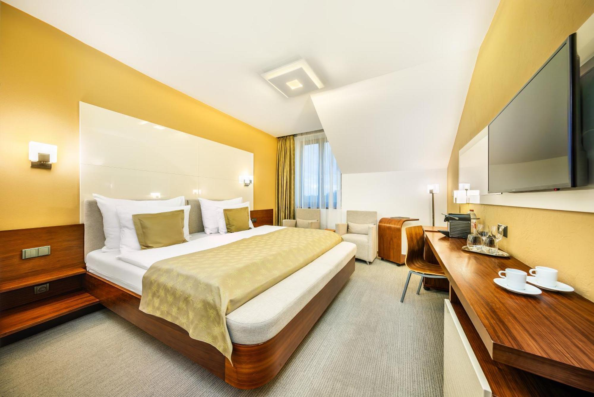 Wellness Hotel Diamant Hluboka nad Vltavou Luaran gambar