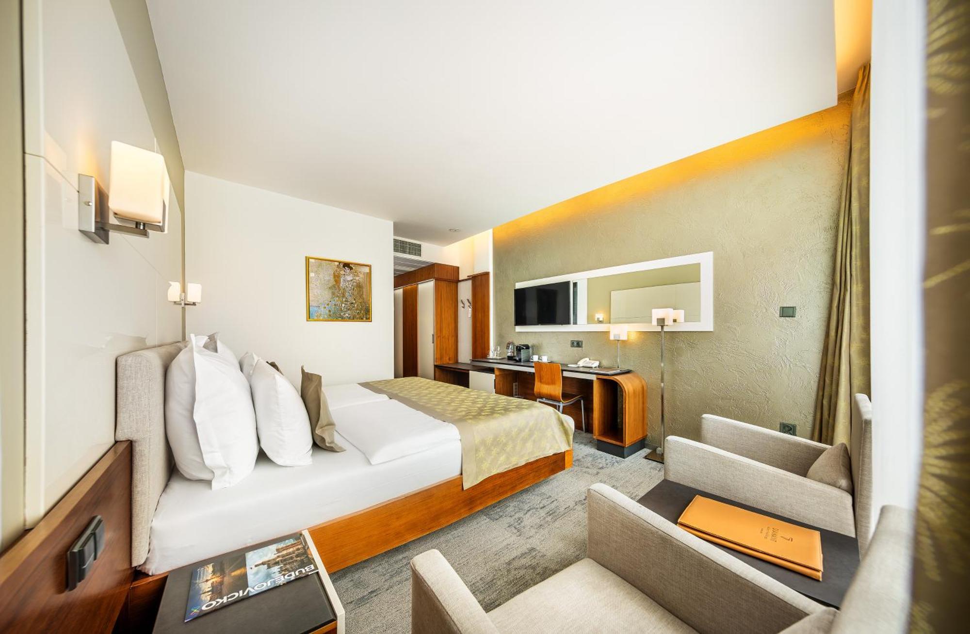 Wellness Hotel Diamant Hluboka nad Vltavou Luaran gambar