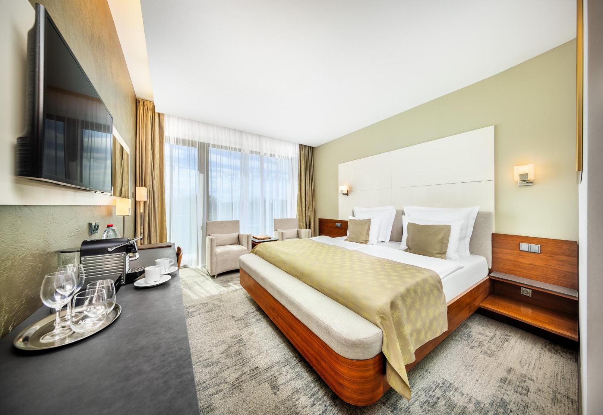 Wellness Hotel Diamant Hluboka nad Vltavou Luaran gambar