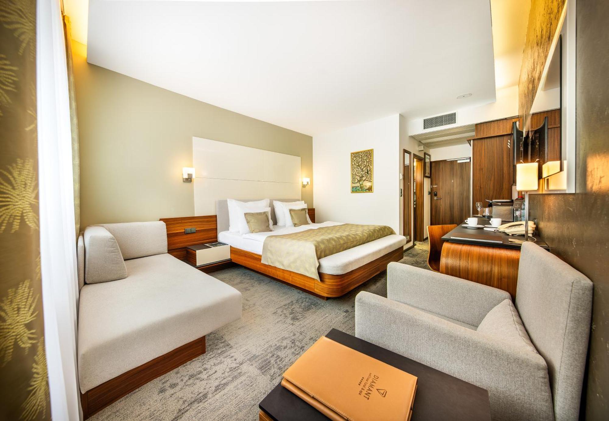 Wellness Hotel Diamant Hluboka nad Vltavou Luaran gambar