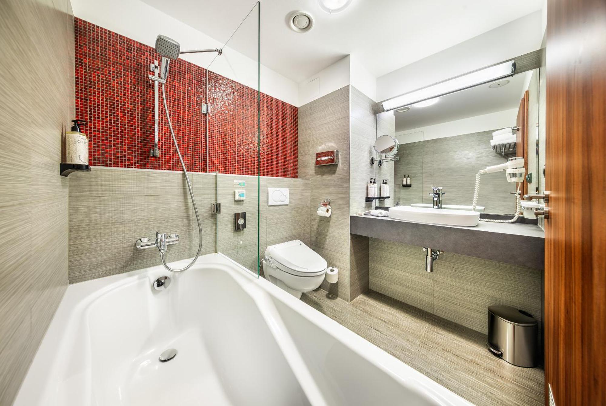 Wellness Hotel Diamant Hluboka nad Vltavou Luaran gambar