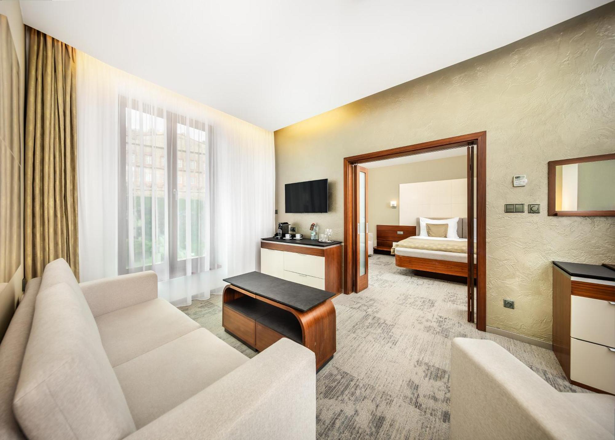 Wellness Hotel Diamant Hluboka nad Vltavou Luaran gambar