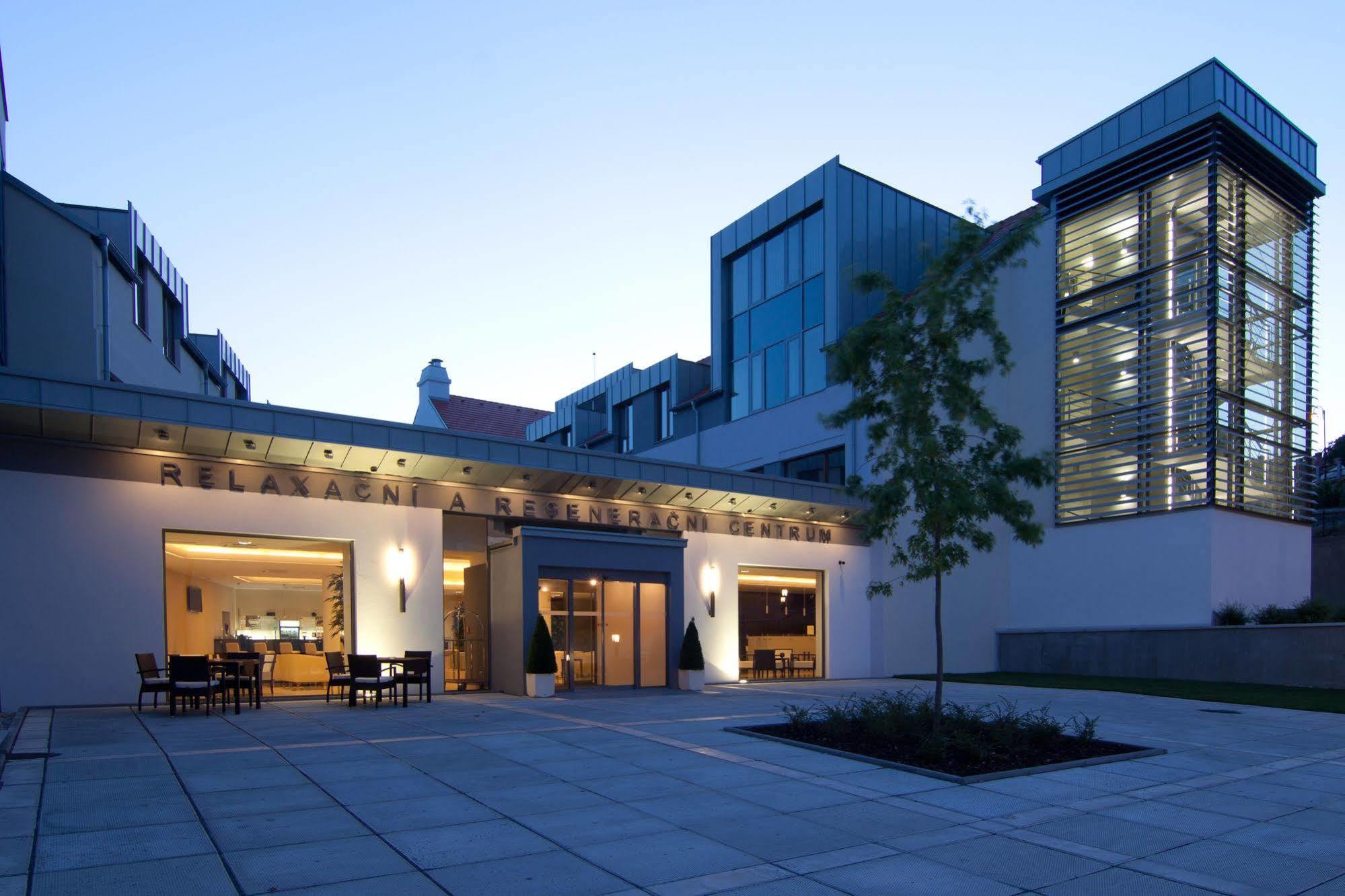 Wellness Hotel Diamant Hluboka nad Vltavou Luaran gambar