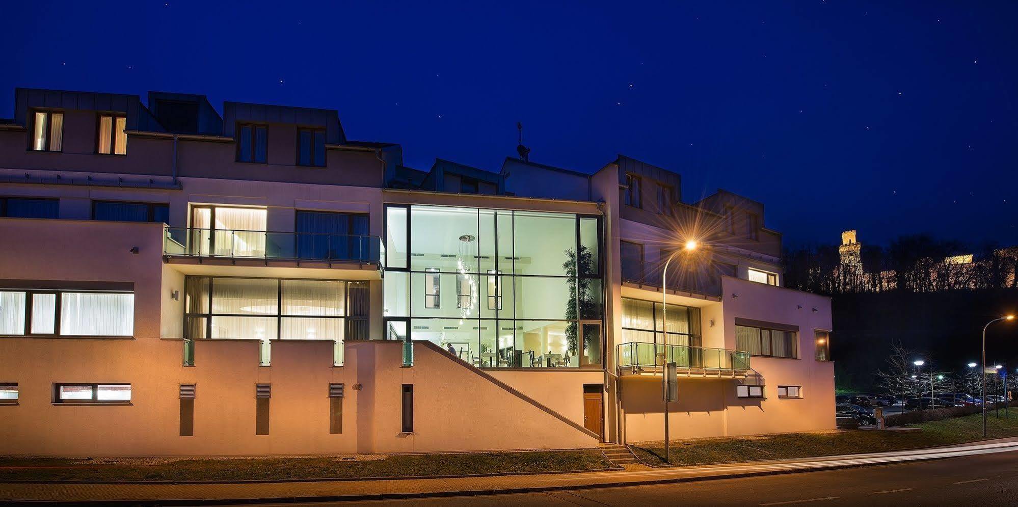 Wellness Hotel Diamant Hluboka nad Vltavou Luaran gambar