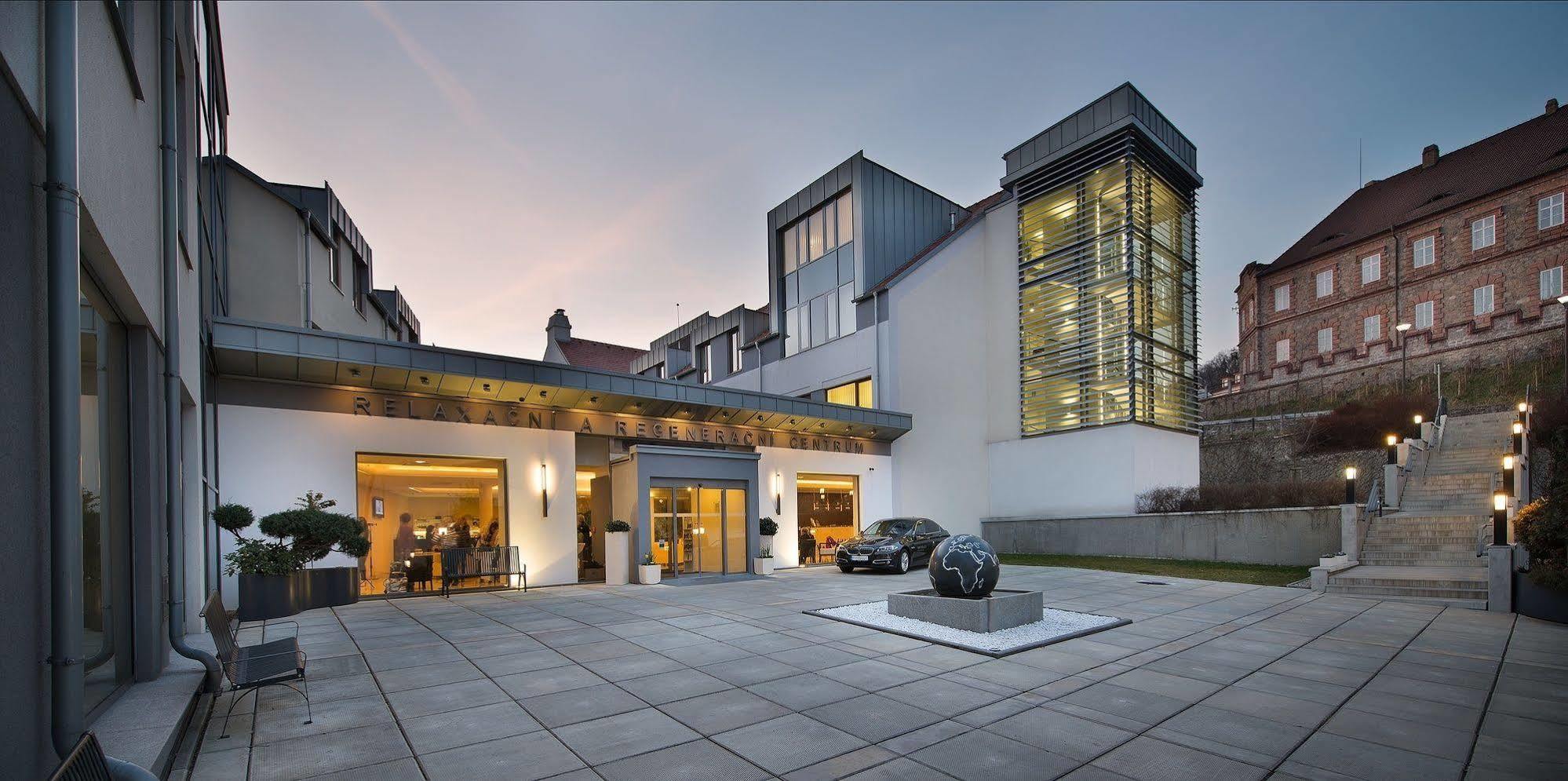 Wellness Hotel Diamant Hluboka nad Vltavou Luaran gambar