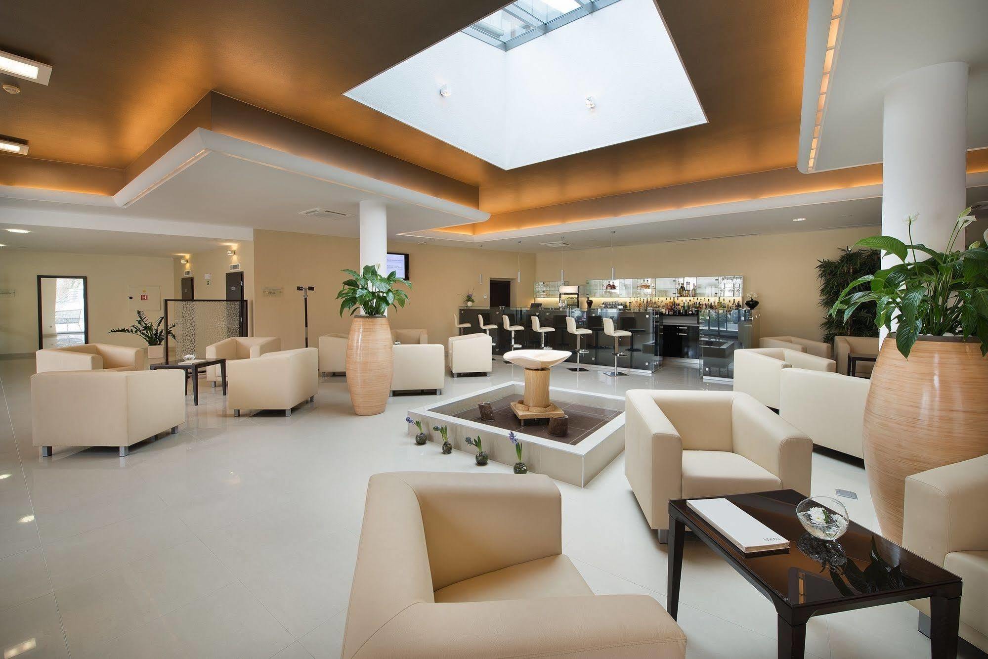 Wellness Hotel Diamant Hluboka nad Vltavou Luaran gambar