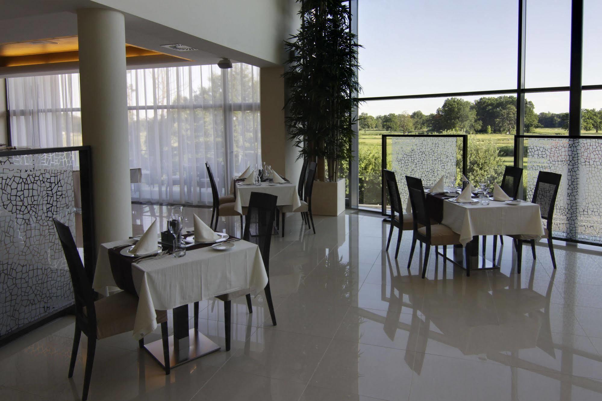 Wellness Hotel Diamant Hluboka nad Vltavou Luaran gambar
