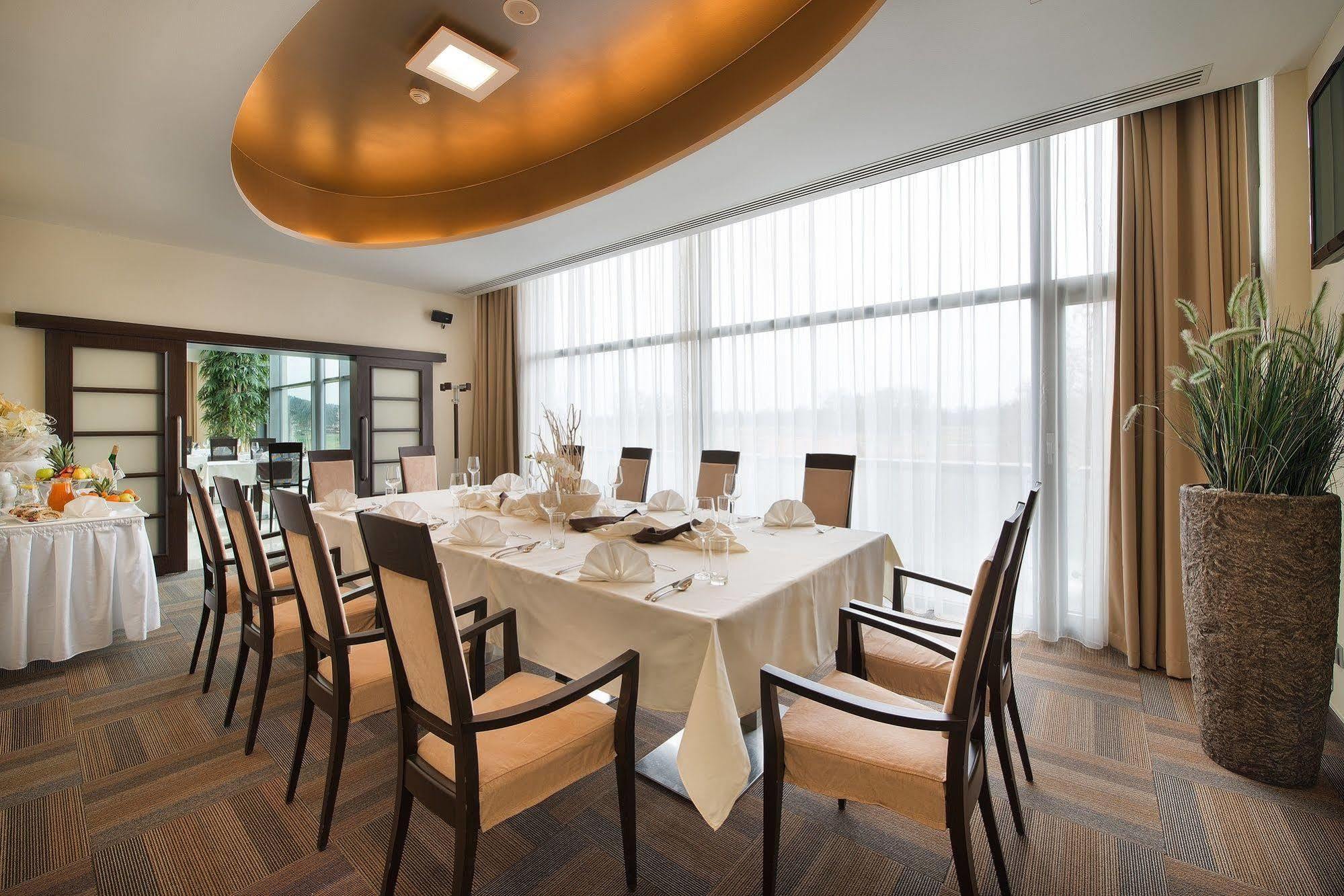 Wellness Hotel Diamant Hluboka nad Vltavou Luaran gambar