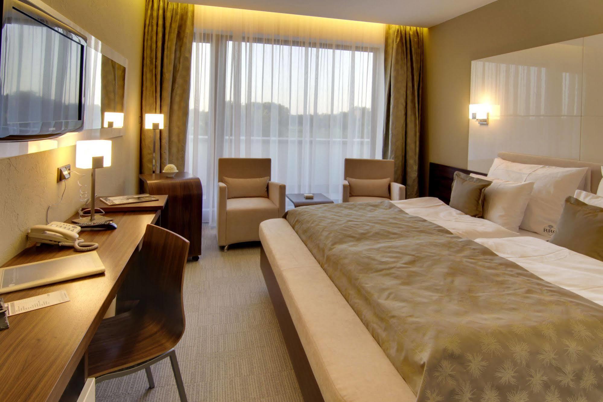 Wellness Hotel Diamant Hluboka nad Vltavou Luaran gambar
